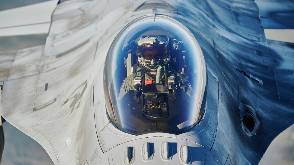 Kyjev může dostat 24 až 36 stíhaček F-16. „Kolosální riziko“, soudí Moskva